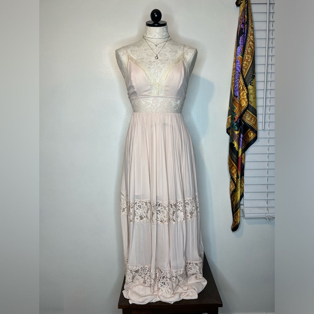 Delicate Summer Maxi - Picture 2 of 5